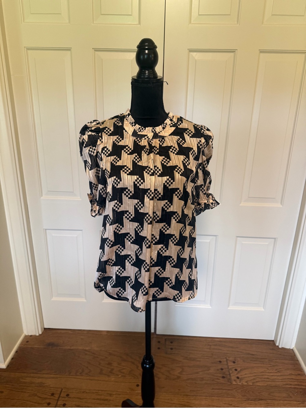 THML Black and Cream Geometric Short Puff-Sleeve Blouse
